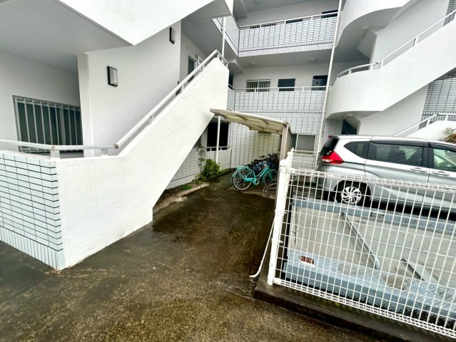 マンションの駐輪場は、事前に空きがあるか確認を取ると安心です。せっかく入居したのに駐輪スペースがない！なんてことになったら大変ですよね。そこで、内見時や購入前にはまず事前に確認しておくと良いでしょう。