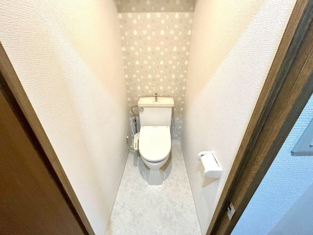 トイレは大きさや形、機能、抗菌性などが異なる多種多彩なタイプが各メーカーから出ています。それぞれに良さがあるため、事前にどういったタイプのトイレがいいのかをご家庭内で決めて、内見に行くといいでしょう。