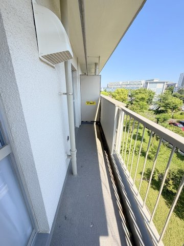 南向きの陽当たり良好なバルコニー