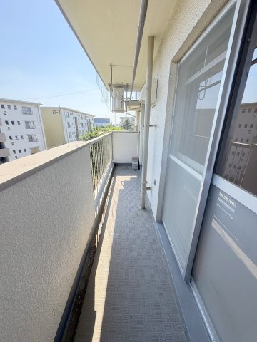 南向きの陽当たり良好なバルコニー