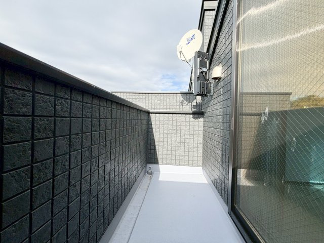 バルコニーは三面ございます