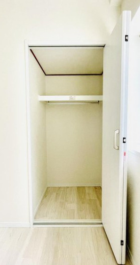 お部屋にある収納力が豊富なスペースです。洋服や荷物が多くあるご家族にもお勧めです。