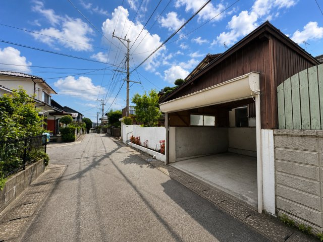 前面道路含む現地写真です