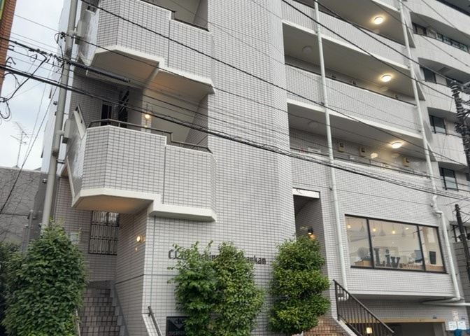 眺望の良さを楽しめるダイニングキッチンで家族団らんの時間を過ごしてはいかがでしょうか。バルコニーから見える景色を家族で眺める時間は、時間が経つのを忘れてしまいそうですね。是非、現地を見に行きましょう！