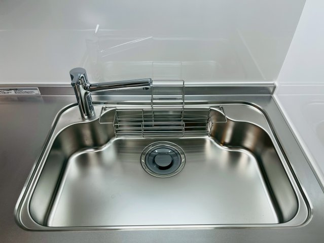 広々と使いやすいキッチンシンク。