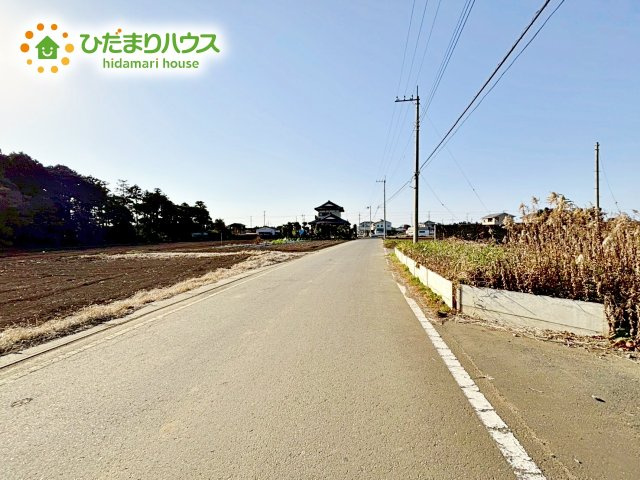 繁華街のようなにぎやかさがないため、車の音や話し声が少ないです