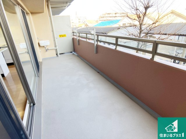 ワイドバルコニーは洗濯物を干すスペースが広いのでご家族が多くても安心！