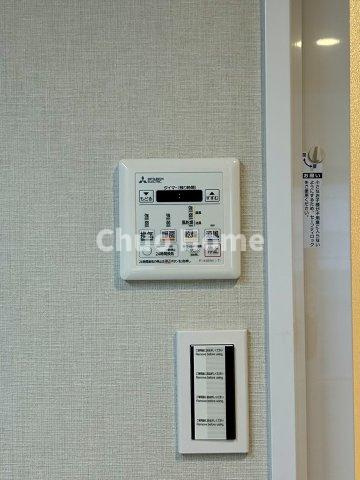 【浴室乾燥機】暖房・冷風・換気・乾燥が可能です。毎日を快適に過ごせるうれしい機能が揃っています。雨の日の洗濯物も安心です。