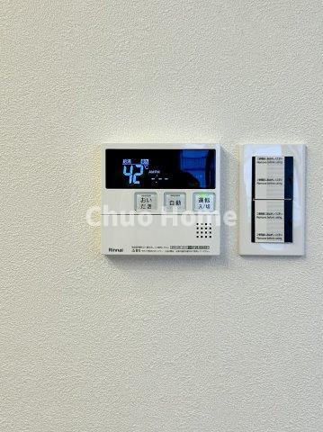 【給湯リモコン】外での一日を忘れさせてくれるオートバス機能でお好みの湯量・温度に調整された浴槽。