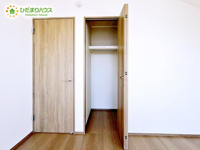 全室にクローゼットが付いていて、お部屋の住空間もスッキリ広々つかえそうです(^^)/
