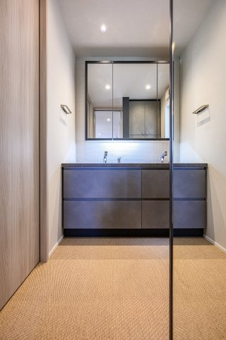 【目黒区洗足1丁目 新築戸建の独立洗面台】