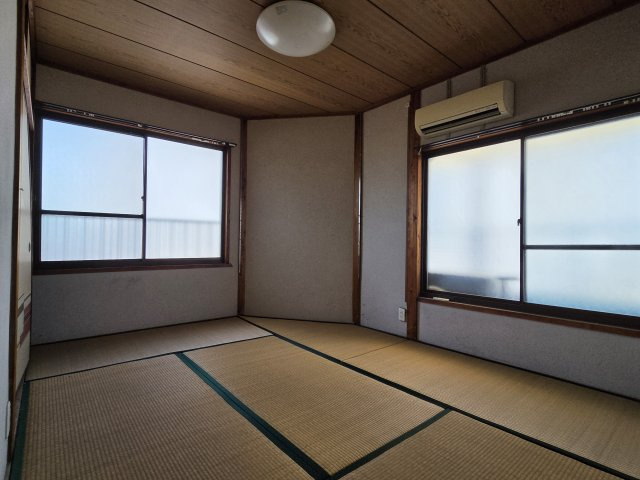 柔らかい畳が心地よい和室