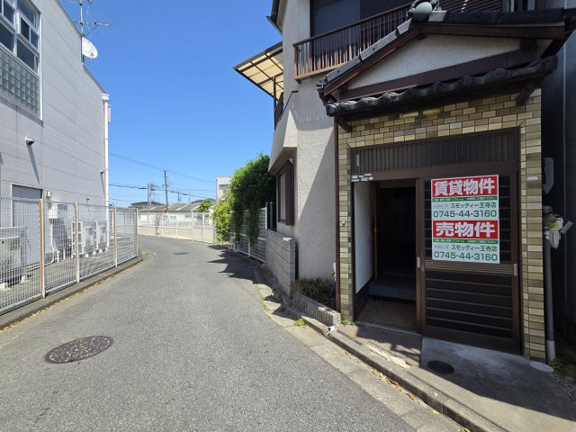 前面道路含む現地写真です