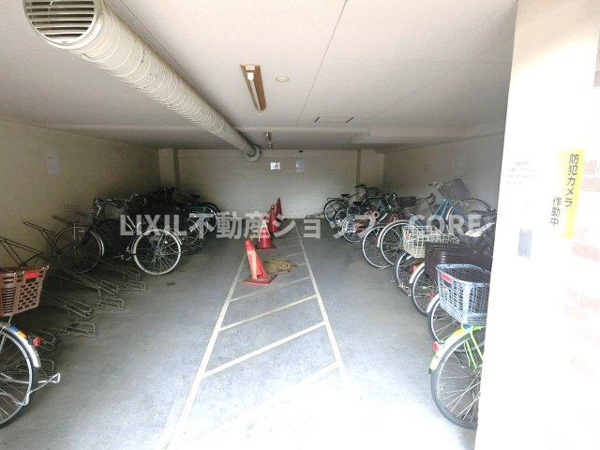 【相武台西パーク・ホームズの駐輪場】