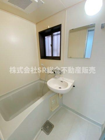 洗面台と一体になったお風呂です！