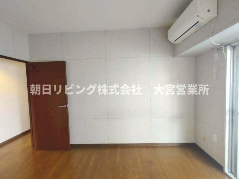 バルコニーに面した洋室5.5帖