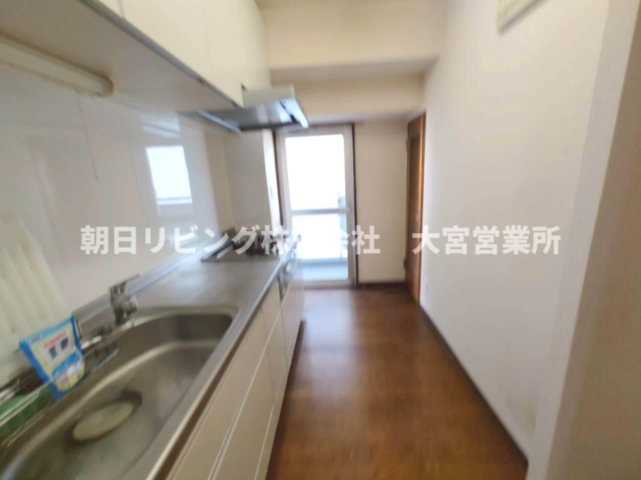 バルコニーにもつながる便利なキッチンです