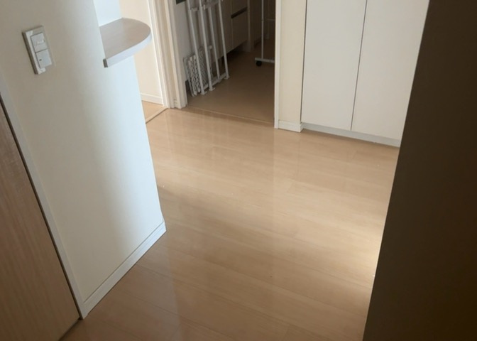 内装はとにかくおしゃれなものがいい！と選ぶ前に、まず住んだ後のことを想像してみましょう。住んでみたらコンセントの位置が悪くて使いにくいなど出てきます。事前にどの家電をどこに置くか想定しておきましょう。