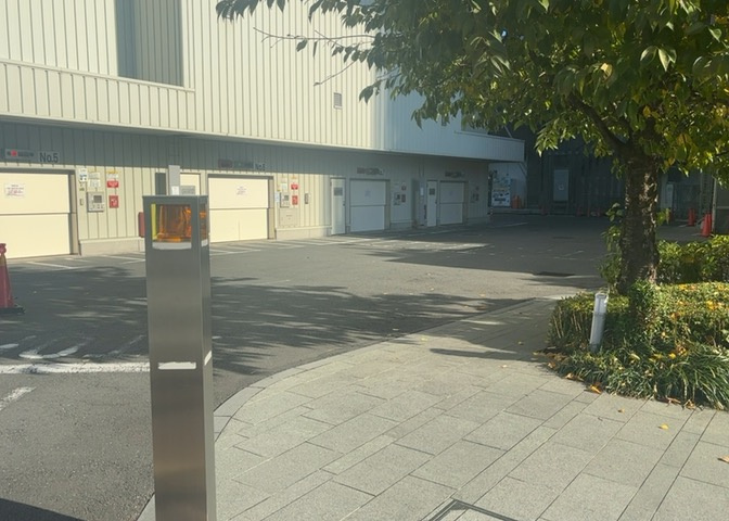 駐車場と明記されていても、最小スペースでつくられた駐車場だと大型車は駐車できなかったり、出入りしにくくなったりする可能性があります。お車のサイズと購入したい物件の駐車場のサイズを現地で確認しましょう。