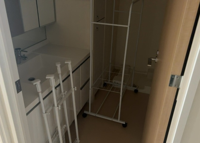 洗面脱衣所は「体を綺麗に整える場所」という目的と役割を持っています。そして便利で使い勝手のいい「体を綺麗に整える場所」にするためには、配置や動線、照明や収納計画をしっかりと検討しておく必要があります。