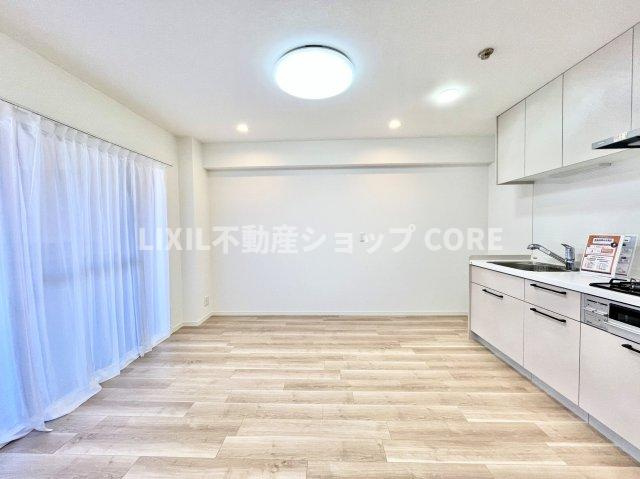家族と過ごす時間を大切にしたい方にぴったりの明るくゆとりある住空間です。　