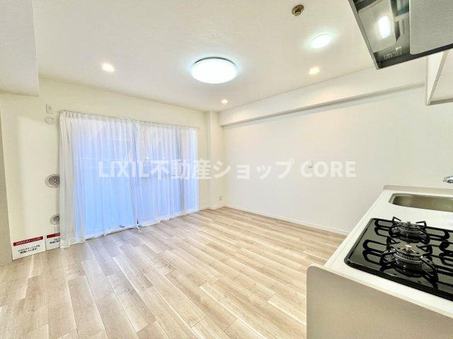 広々したリビングは家族だんらんの時間が自然と増えそうなこだわりの空間です。　