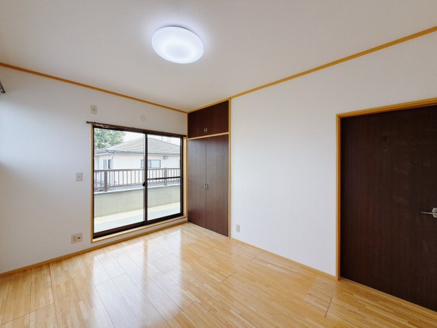 ■洋室｜お子様の一人部屋にピッタリな洋室。木のぬくもりを感じるフローリングは、天然木の味わいが時とともに深みを増していきます。また、傷にも強く、フリーワックスでお手入れもラクラクです♪