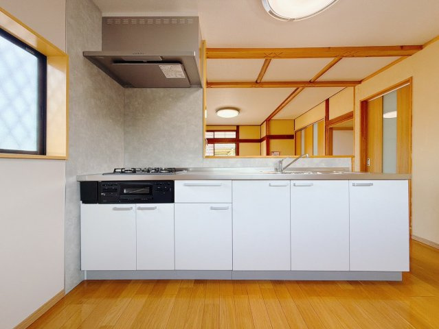 ■キッチン｜大きなお鍋や調理用具のも出し入れラクラクな収納がたっぷり！毎日使う場所だからこそ、無理のない姿勢で作業できるのは嬉しいポイントですね(*＾＾*)♪