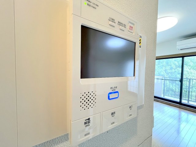 リフォーム前写真※壁紙、フローリング、キッチン、浴室、洗面化粧台、トイレ、建具、配管等すべて新規交換予定！