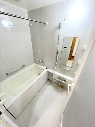 リフォーム前写真※壁紙、フローリング、キッチン、浴室、洗面化粧台、トイレ、建具、配管等すべて新規交換予定！