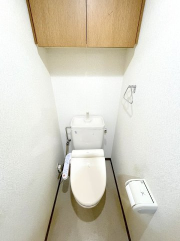 リフォーム前写真※壁紙、フローリング、キッチン、浴室、洗面化粧台、トイレ、建具、配管等すべて新規交換予定！