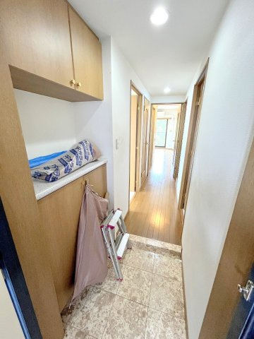 リフォーム前写真※壁紙、フローリング、キッチン、浴室、洗面化粧台、トイレ、建具、配管等すべて新規交換予定！