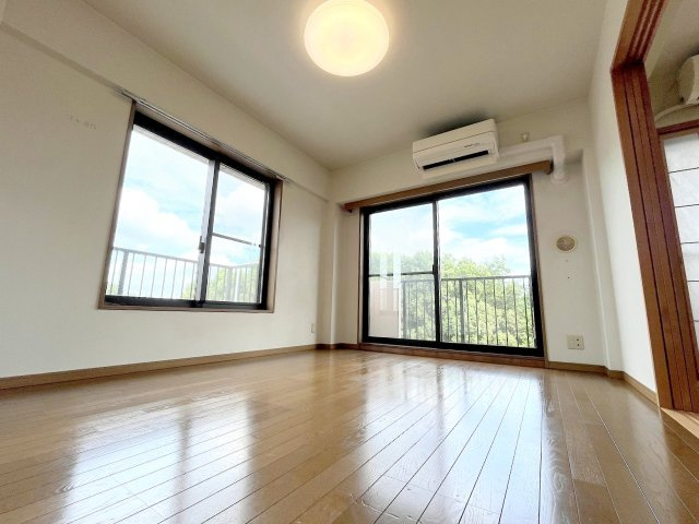 リフォーム前写真※壁紙、フローリング、キッチン、浴室、洗面化粧台、トイレ、建具、配管等すべて新規交換予定！