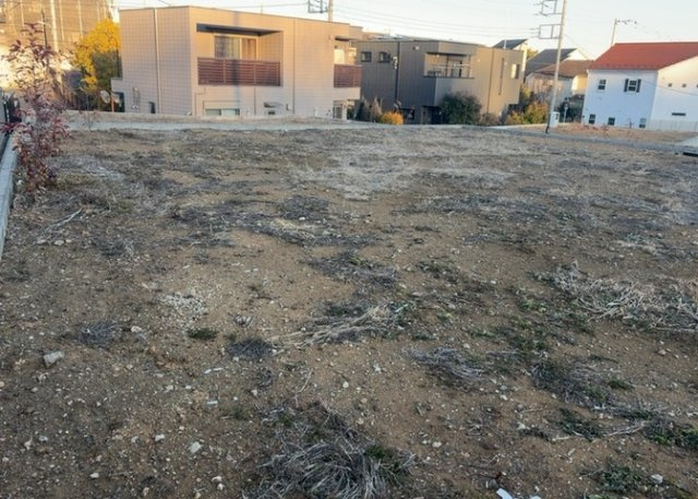 土地を買う際、住む地域の自治体や福祉の補助制度にも注目してみましょう。子供や老人の医療補助やゴミ出しのルールなど、自治体によってルールに大きな違いがあるため、暮らしやすい土地で判断するとよいでしょう。