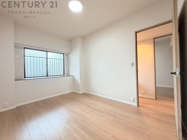 子供部屋…創造性や成長を促す遊びの空間を提供。学習や趣味に集中できる環境を整えます。個別のプライベートスペースは自己表現と自立心を育み、心地よい睡眠環境を整えリラックスできる場所を提供。