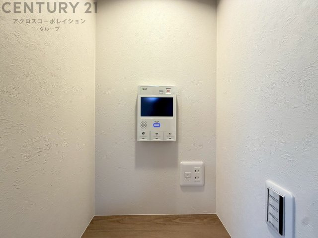 訪問者が来たときにテレビ画面で確認できるため、安心してドアを開けられます。録画機能があるものもあり、留守中に来訪者を記録しておくことができます。利便性が高く、セキュリティ面でも安心です。