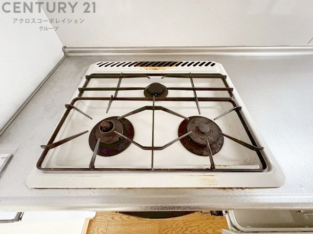 多数の調理器具を同時に使用でき、料理の効率化が可能。省エネで節約になり、様々な料理スタイルに適応できます。また、火力調整が独立しており、手入れや掃除もしやすく、今よりもっとお料理が楽しくなるかも。　