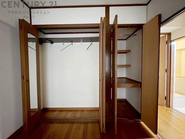 衣類やアクセサリー、小物類の収納が便利で整理整頓がしやすく、部屋の美観を保ちつつ、スペースを最大限に活用できます。衣服のしわやダメージを防ぎ、長持ちさせることができます。　