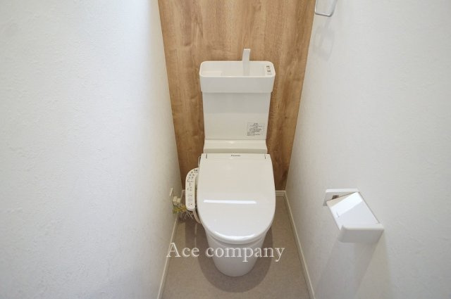 トイレは1階と2階の2ヶ所に完備♪ともに同仕様のシャワートイレです☆