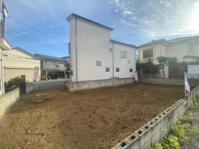 周囲にゆとりがあり、のびのびとした暮らしが叶う住環境。約38坪の敷地でゆとりある住まいづくりが可能です。