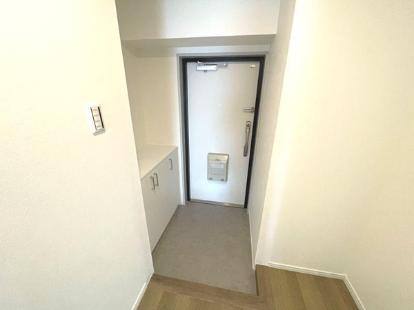 香里ヶ丘グランドハイツの玄関