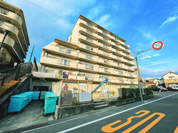 香里ヶ丘グランドハイツの外観