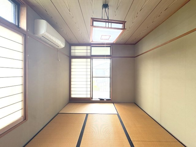 落ち着いた雰囲気の和室6帖　押入れ付きです