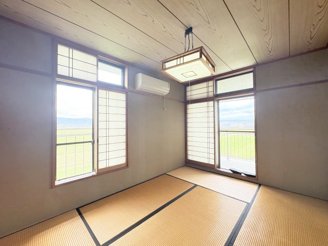 落ち着いた雰囲気の和室6帖　押入れ付きです