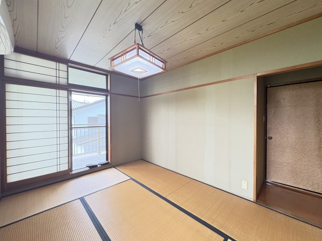 落ち着いた雰囲気の和室6帖　押入れ付です
