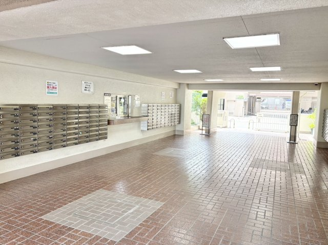 家に帰るたびホッとする綺麗な空間で、お友達やゲストを呼ぶときも自慢できる自慢のエントランスです。