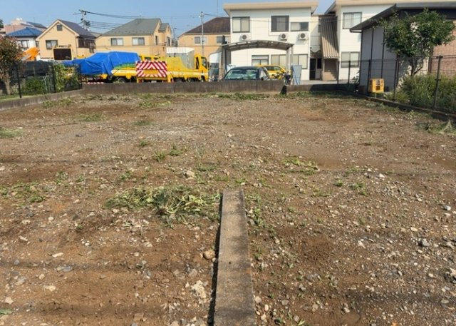 土地を買う際、住む地域の自治体や福祉の補助制度にも注目してみましょう。子供や老人の医療補助やゴミ出しのルールなど、自治体によってルールに大きな違いがあるため、暮らしやすい土地で判断するとよいでしょう。