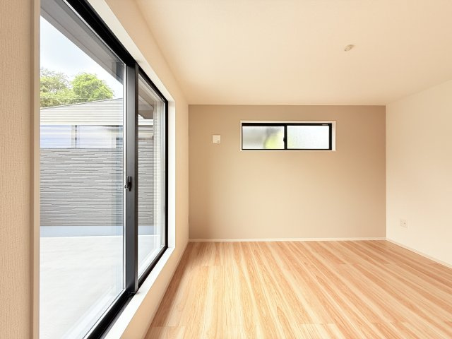 家具や小物を合わせやすいシンプルデザイン♪　広さや日当たりなど、写真では伝えきれない部分を現地で確認してみませんか？