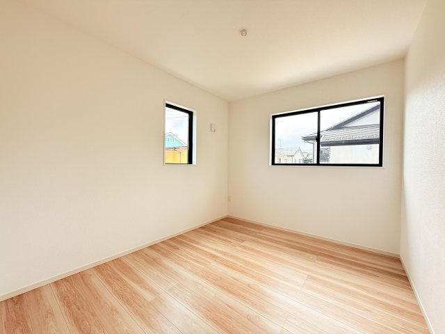 家具や小物を合わせやすいシンプルデザイン♪　広さや日当たりなど、写真では伝えきれない部分を現地で確認してみませんか？
