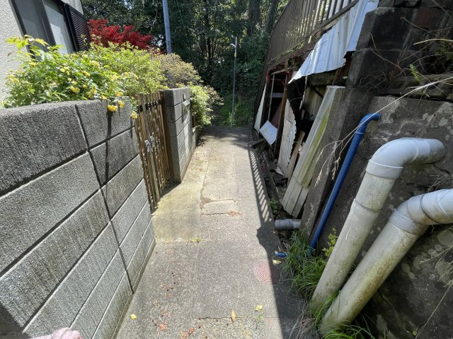 前面道路になります。